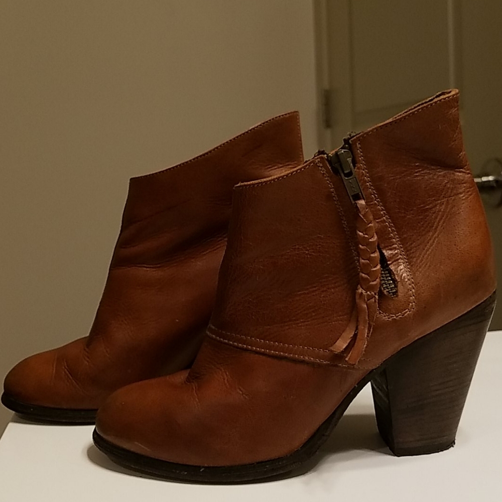 Steve Madden Arling Leather Bootie 7M